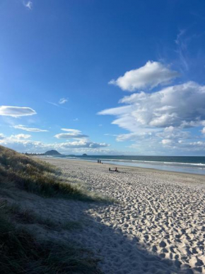 Papamoa Beach, Pohutukawa Deluxe Studio, on Hugoway